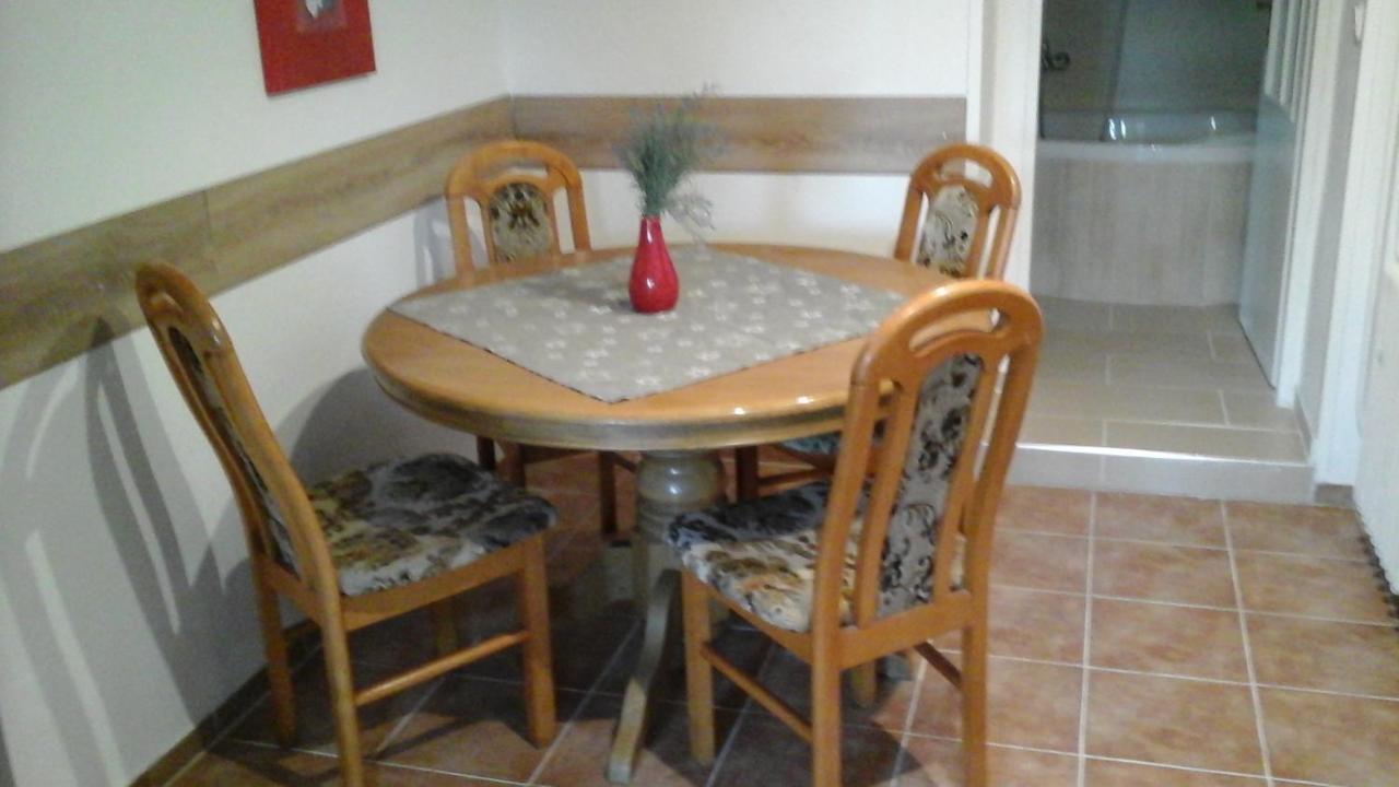 Apartman Marcela Libouchec Екстериор снимка